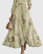 Feminine Pleated Maxi Dress, Elegant Style and Timeless Design