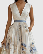 Feminine Pleated Maxi Dress, Elegant Style and Timeless Design